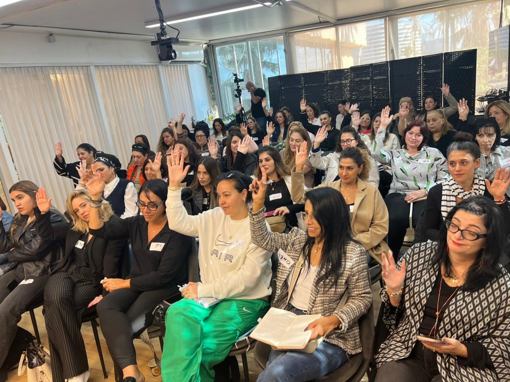 קהל בהרצאה של ליאת רוקח זמרוני - מדריכת הורים